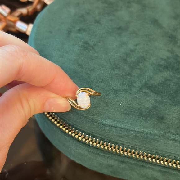 Vintage Opal ring 10k solid gold bypass wave setting - Picture 4 of 5